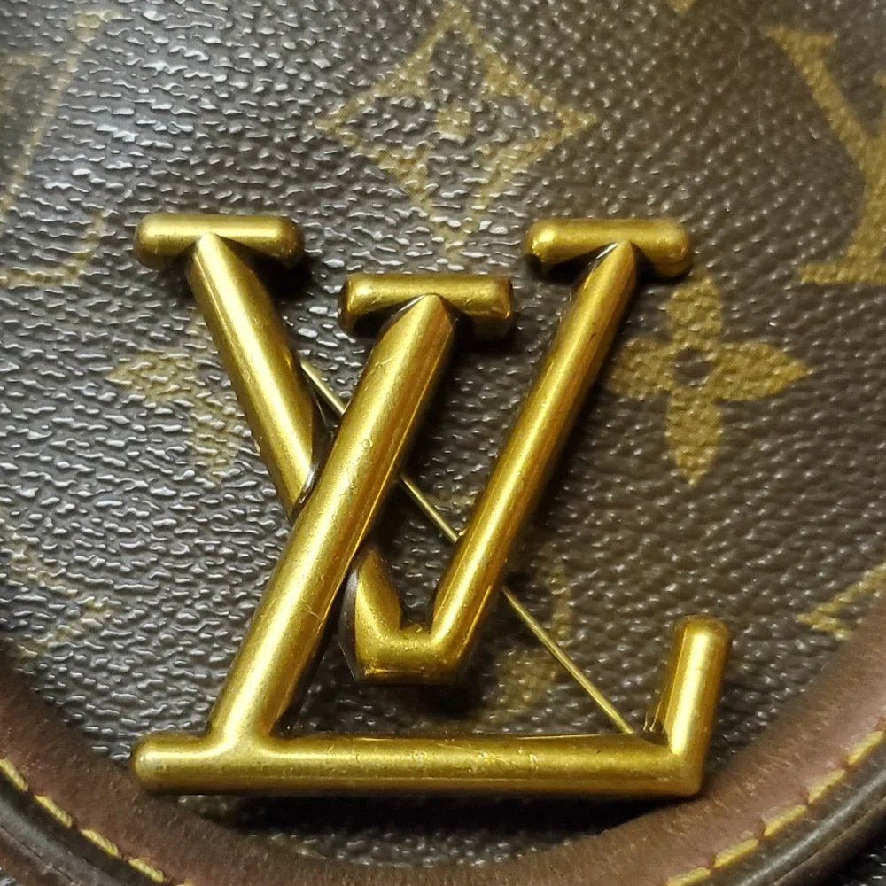 GWP LV Brooch, 2" Beautiful Gold Finish. Tarnish Free - Picture 1 of 4